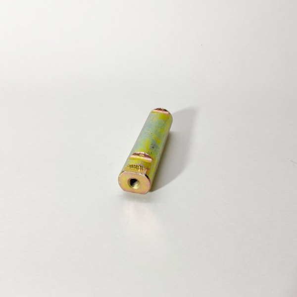 Палец рессоры задней (задний нижний) FOTON 1061 1069 1093 1099 1113 (D30 L=126) (под 2 болта)