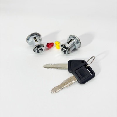 Личинка замка двери левой и правой ISUZU NQR71 NQR75 NKR55 (к-т) (BOSKET) (8970956852, 8970956842)
