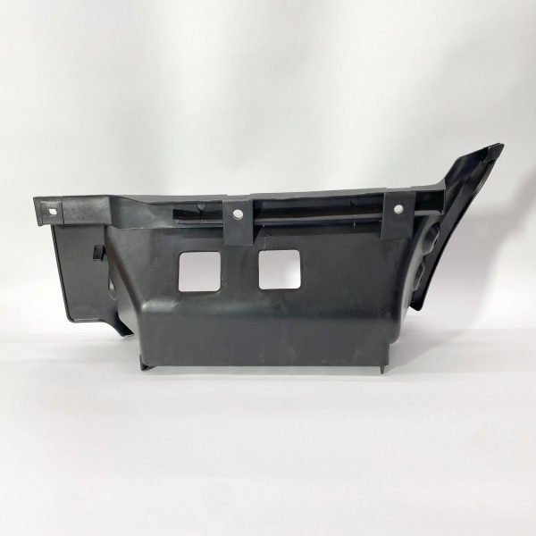 Подножка кабины правая ISUZU NPR75 NQR90 NLR85 NMR85 (пластик) (BOSKET) (8980227743)